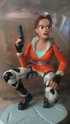 Lara croft statuette les - lara,