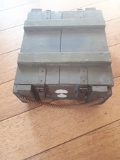 Ancienne caisse militaire en