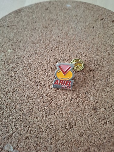 Pin ariel lessive - pin's,