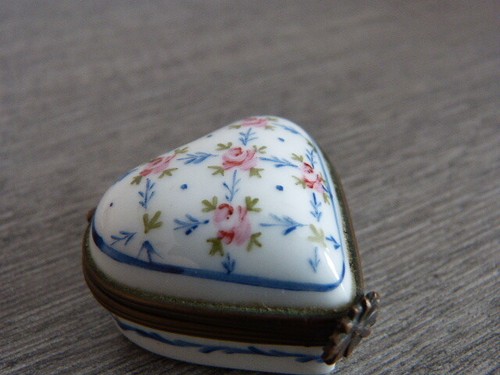 Old pretty porcelain pill - pill, box