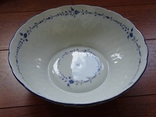LIMOGES BERNARDAUD 1 SALADIER