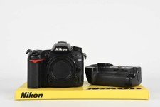 Nikon D7000 + adhérence de la batterie + 2 ANS DE GARANTIE - 2 ANS DE GARANTIE