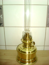 SUPERBE ANCIENNE LAMPE à PETROLE EN LAITON NETTOYEE COMPLETE et QUI FONCTIONNE