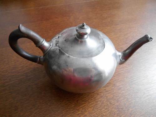 Théière étain époque - en,