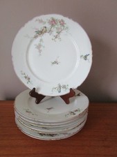 8 ASSIETTES PLATES  PORCELAINE