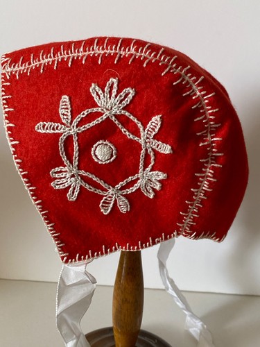 Ancien bonnet rouge brode - ancien,