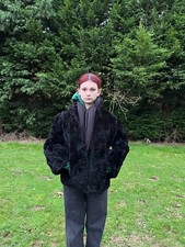 veste en fourrure en ( mouton doré) vintage bon état pour son âge 