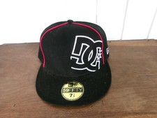 Casquette  New Era 59 Fifty DCSHOES noir logo brodé blanc fil rose 7 1/4 57,7 cm