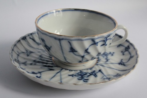 Ancienne tasse porcelaine