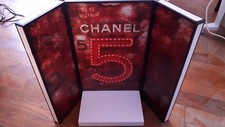 Grand presentoir chanel