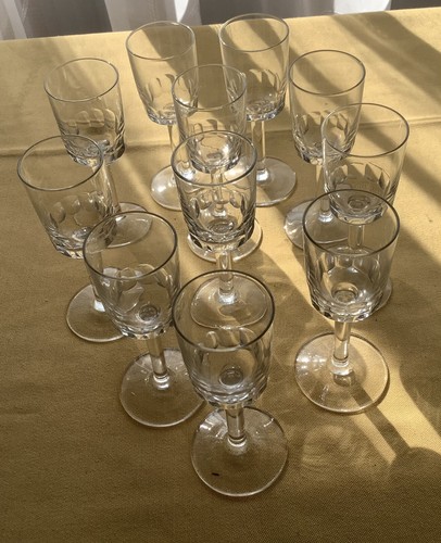Petits verres pied - 11,