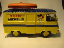 Fourgon J7 Peugeot - 1/43e -