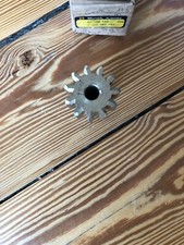 PIGNON LANCEUR BRONZE  86438152 = 2006383152 POUR  SAVIEM 95900106 DEUTZ 8122126