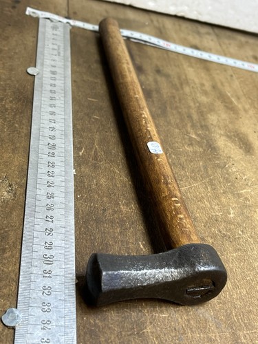 Marteau ferblantier tôlier - marteau, ferblantier,