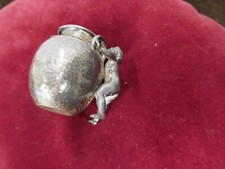 petit vase art deco au putti étain martelé H 75mm P220g