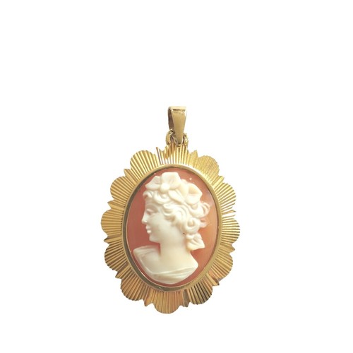 Pendentif camée sur - ,