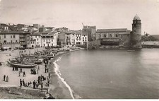 66 COLLIOURE AA#DC299 L EGLISE ET LES BARQUES DE PECHE VUE SUR LE PORT