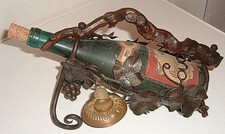 Décanteur à vin  fer forgé, vigne Montrachet, Art nouveau