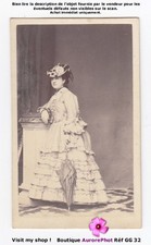 ITALIE, SENIGALLIA, FEMME AU