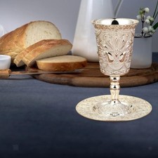 Verre à vin avec soucoupe