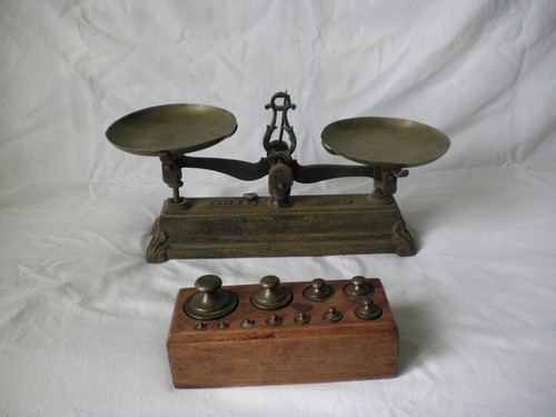 Balance avec plateaux - 1, kg