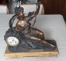 horloge Guillemin représentant Diane au repos en régule et marbre. Fin 19e s