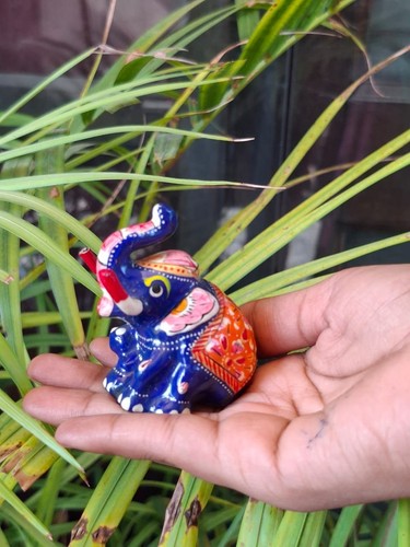 Figurine éléphant malle