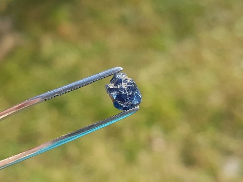 Saphir bleu brut - , madagascar