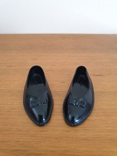 Paire de chaussures à noeud pointues noires poupée Bella vintage année 60