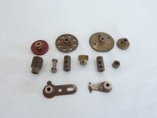 Lot 1 : Meccano cliquet roue pignon etc n° 33 27 24 29 32 22 26 63 59 62 115