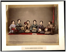 Kusakabe Kimbei, femmes musiciennes jouant du Shamisen et du Taiko, Japon  Vinta