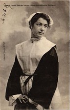 CPA Jeune Fille de Lorient - Etude des coiffes de Bretagne - Folklore (482812)