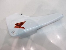Cache carenage sous selle gauche HONDA CB 900 F 2002-2007 HORNET