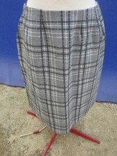 Jupe en polyester laine tergal grise carreaux vintage 1970  état neuf  