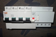 DISJONCTEUR DIFFERENTIEL TETRAPOLAIRE 80A 300mA COURBE C MERLIN GERIN 80AMPERE