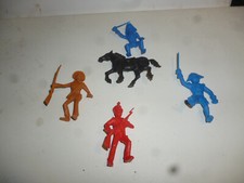 figurines publicitaires LA ROCHE AUX FEES