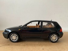 REVELL VOLKSWAGEN GOLF GTI 1/18 SANS BOITE E6