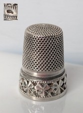 Dé à coudre aux trèfles