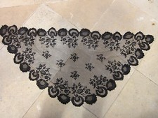Petit châle mantille dentelle