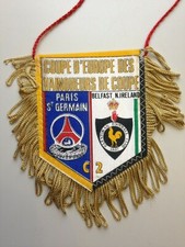 FANION COUPE D'EUROPE VAINQUEURS DE COUPE 1983 // PARIS PSG - GLENTORAN BELFAST