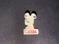 (V2) PINS BADGE ENAMEL VINTAGE COLLECTION STATION TOTAL IDEFIX CHIEN