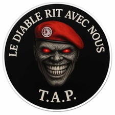 STICKER LE DIABLE RIT AVEC NOUS BERET ROUGE PARACHUTISTE PARA MILITAIRE PZ098