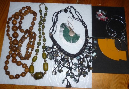 Lot bijoux fantaisies - 7,
