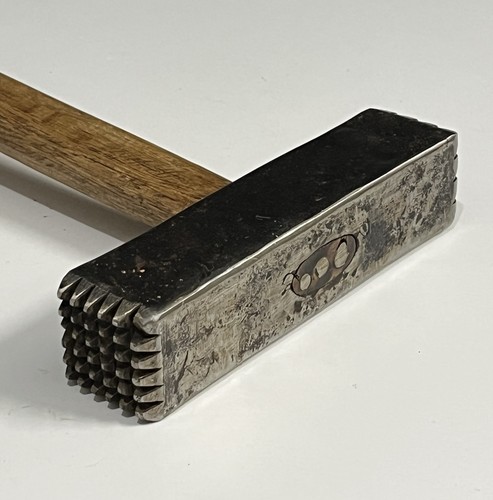 Outil ancien marteau boucharde - ancien,