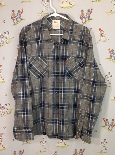 Levi button down - 👀,