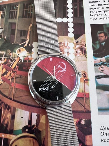 Montre raketa faucille - montre,