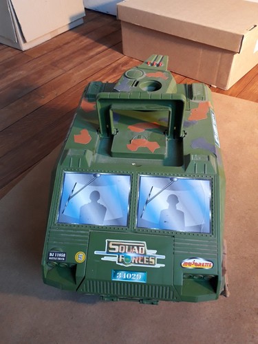 Majorette battle truck - truck, squad