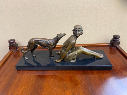 Sculpture dame avec borzoi - sculpture,
