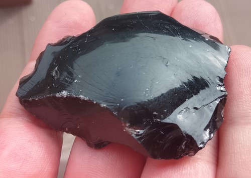 22.91gr 55x41x12mm obsidienne