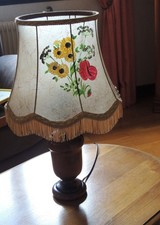 Lampe avec pied en bois et abat jour peint main
